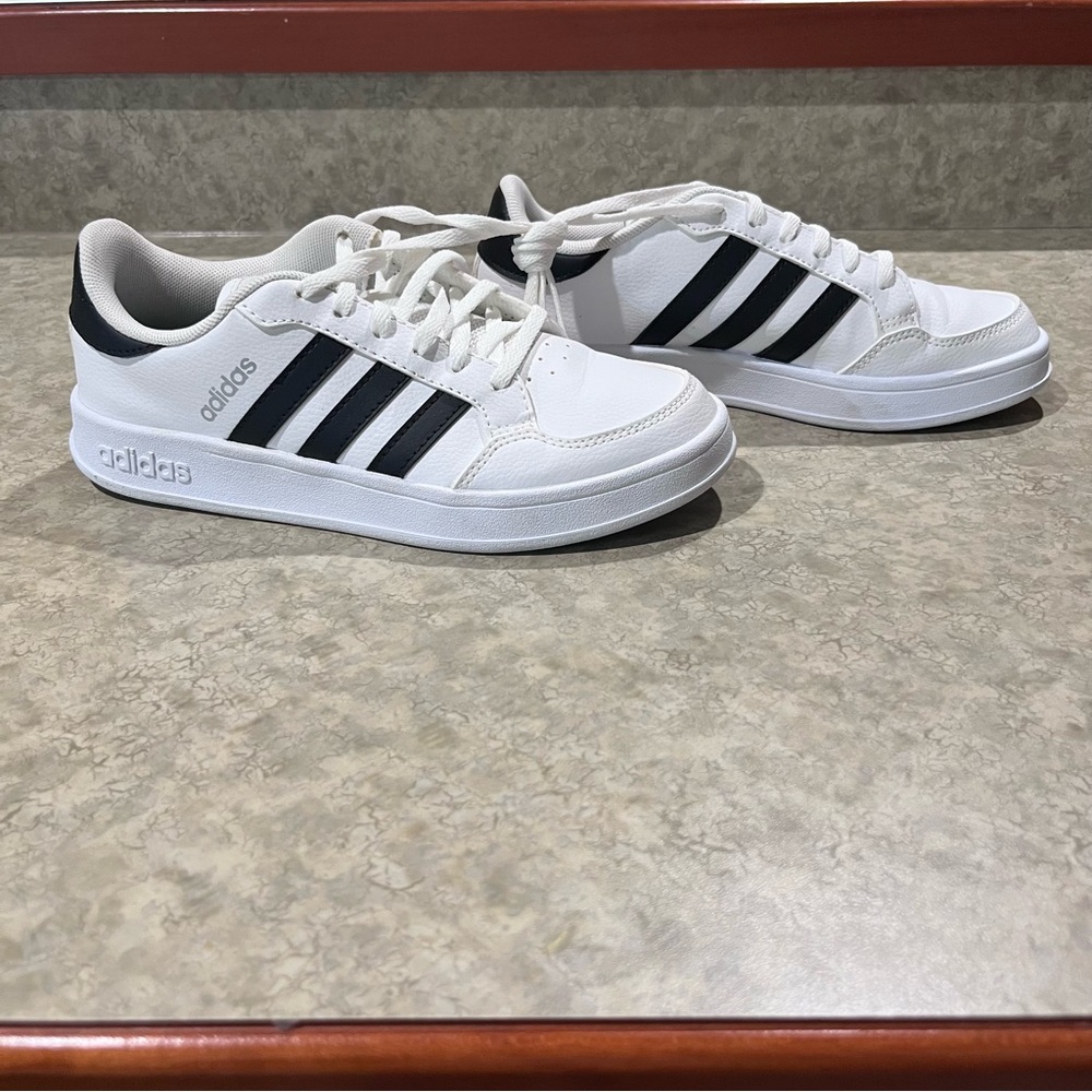 adidas White and Black Breaknet Tennis Shoes Size 6